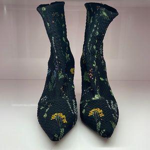 Altuzzara booties size 38